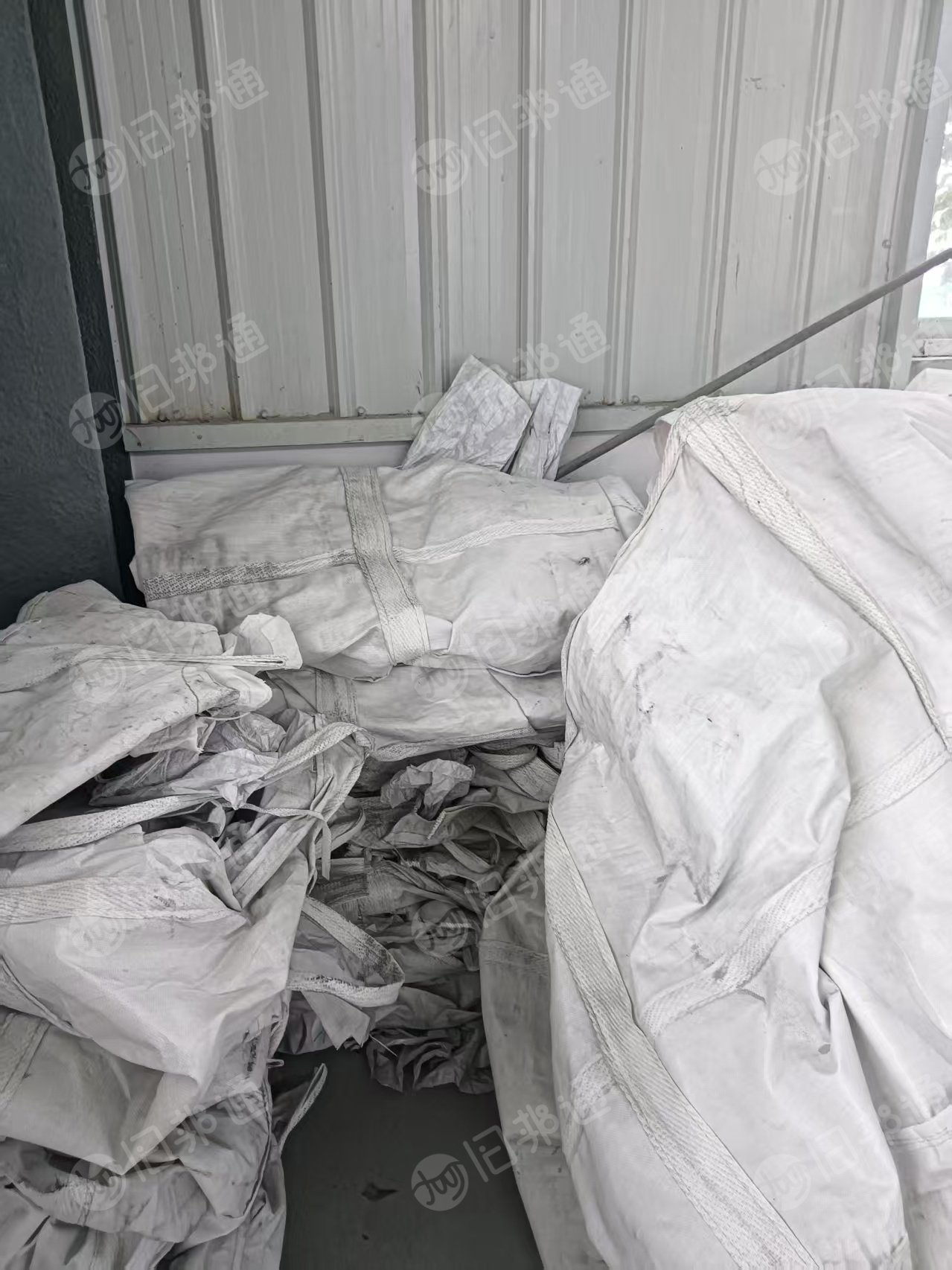 出售二手吨包，规格1*1.2，上下有口的，装过电石灰下来的，月供400条