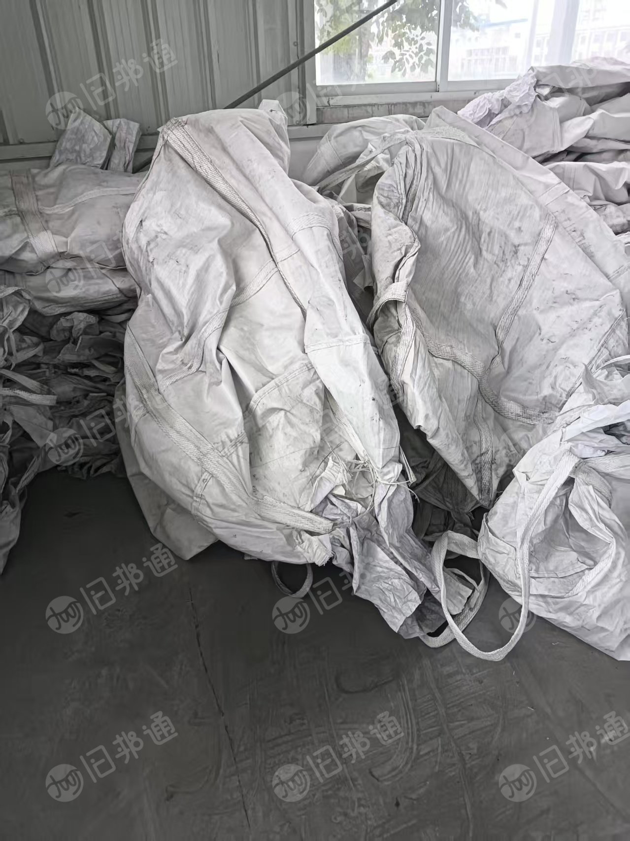 出售二手吨包，规格1*1.2，上下有口的，装过电石灰下来的，月供400条