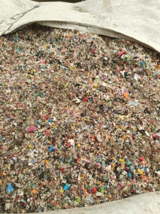 出售PPPE杂塑料炼油料，很干净，出油率60-70，现货十几吨