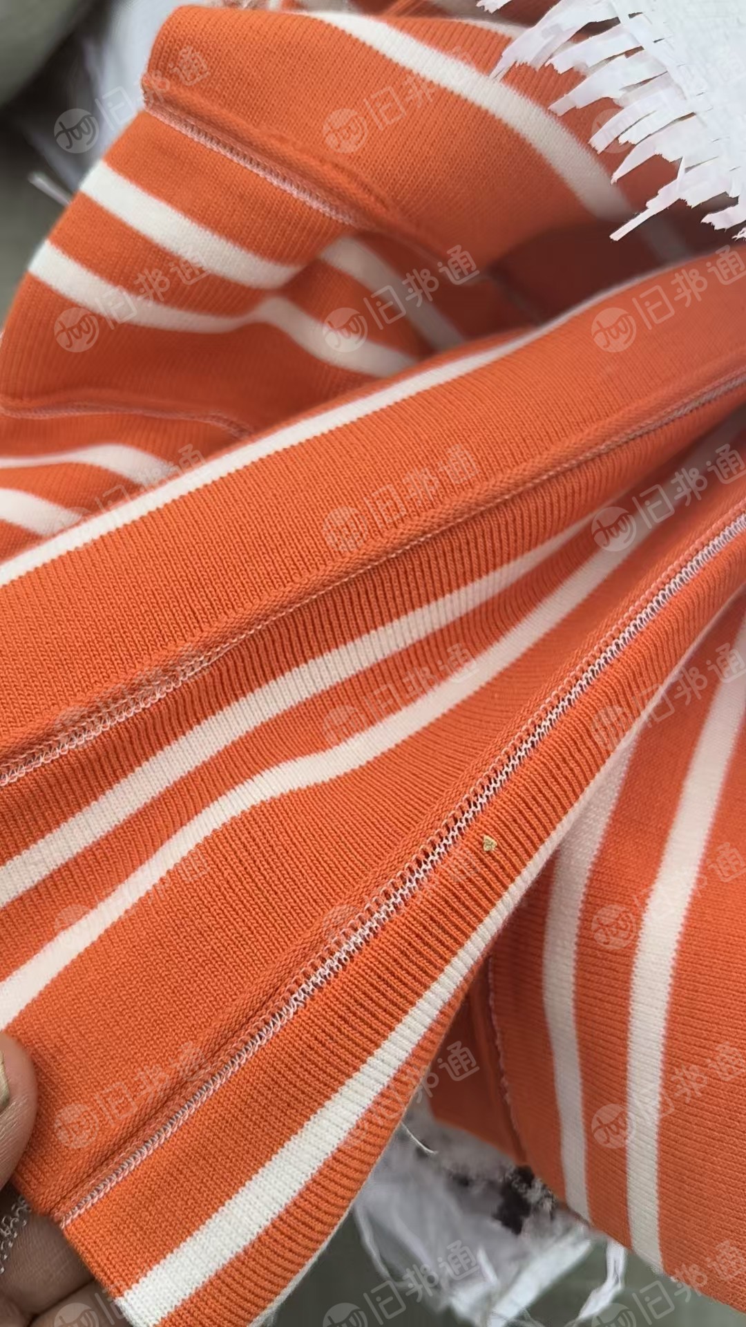 出售杂色库存罗纹，涤纶材质，都是整批的，可以做袖口和下摆，现货有20吨左右，货在浙江温州