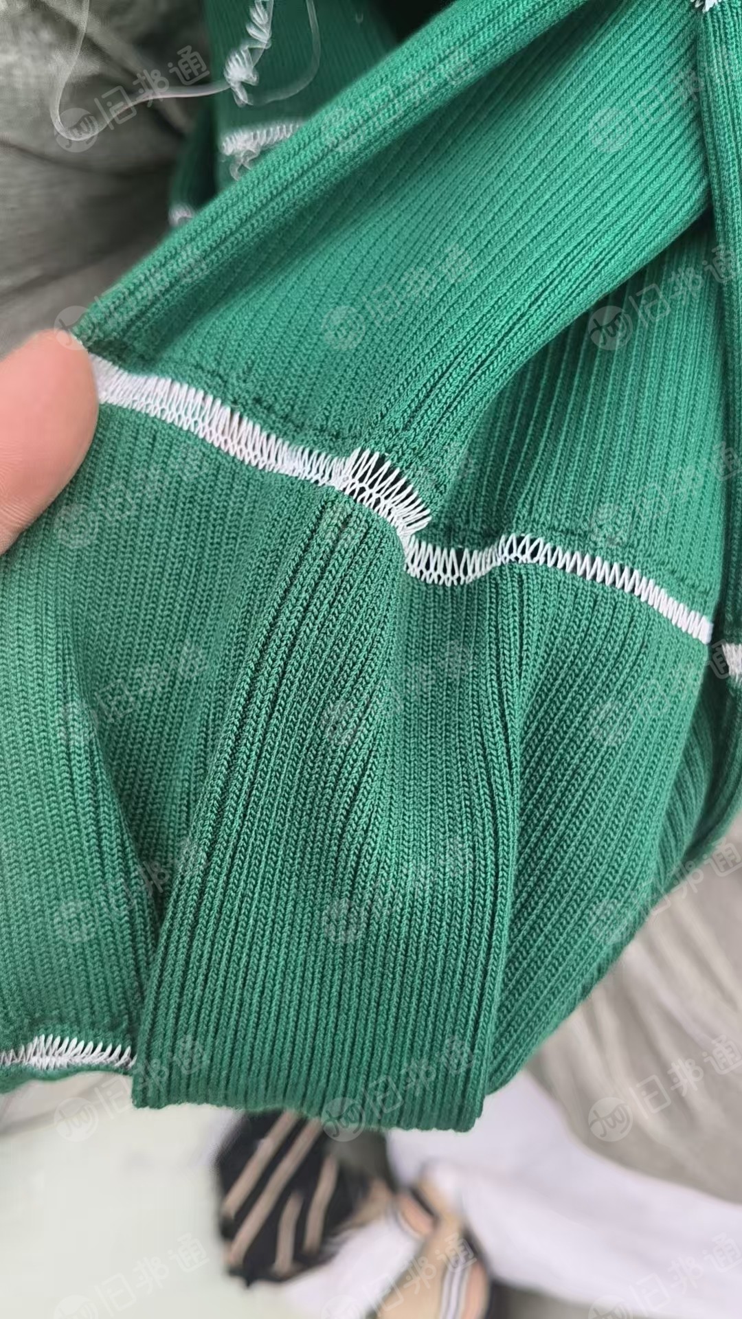 出售杂色库存罗纹，涤纶材质，都是整批的，可以做袖口和下摆，现货有20吨左右，货在浙江温州