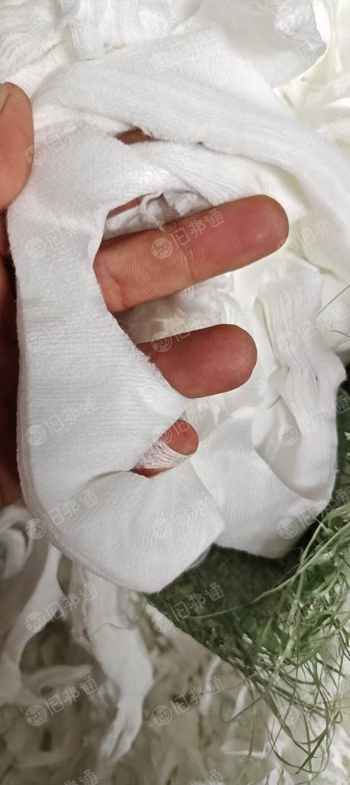 长期出售手套厂下来的涤棉无纺布,涤棉无纺布边角料,涤纶含量高,现货60多吨