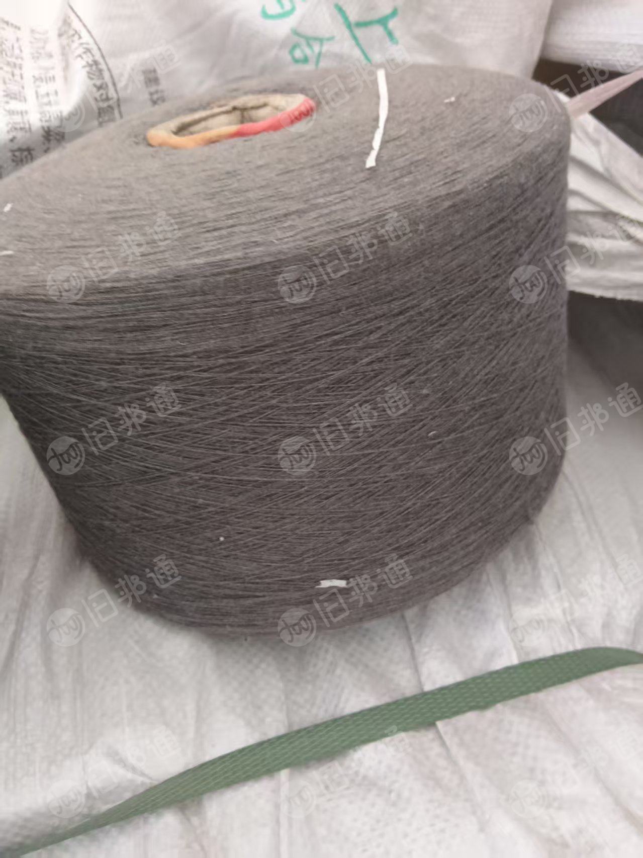 厂家现货处理一批库存涤棉纱线，气流纺下来的，10支，有七种颜色，涤50棉50，现货十几吨