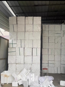 长期出售泡沫冷压块，干净整齐，现货8-9吨左右