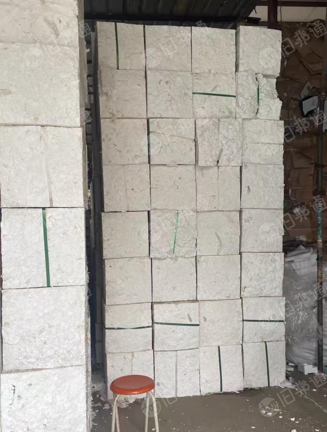 长期出售泡沫冷压块，干净整齐，现货8-9吨左右