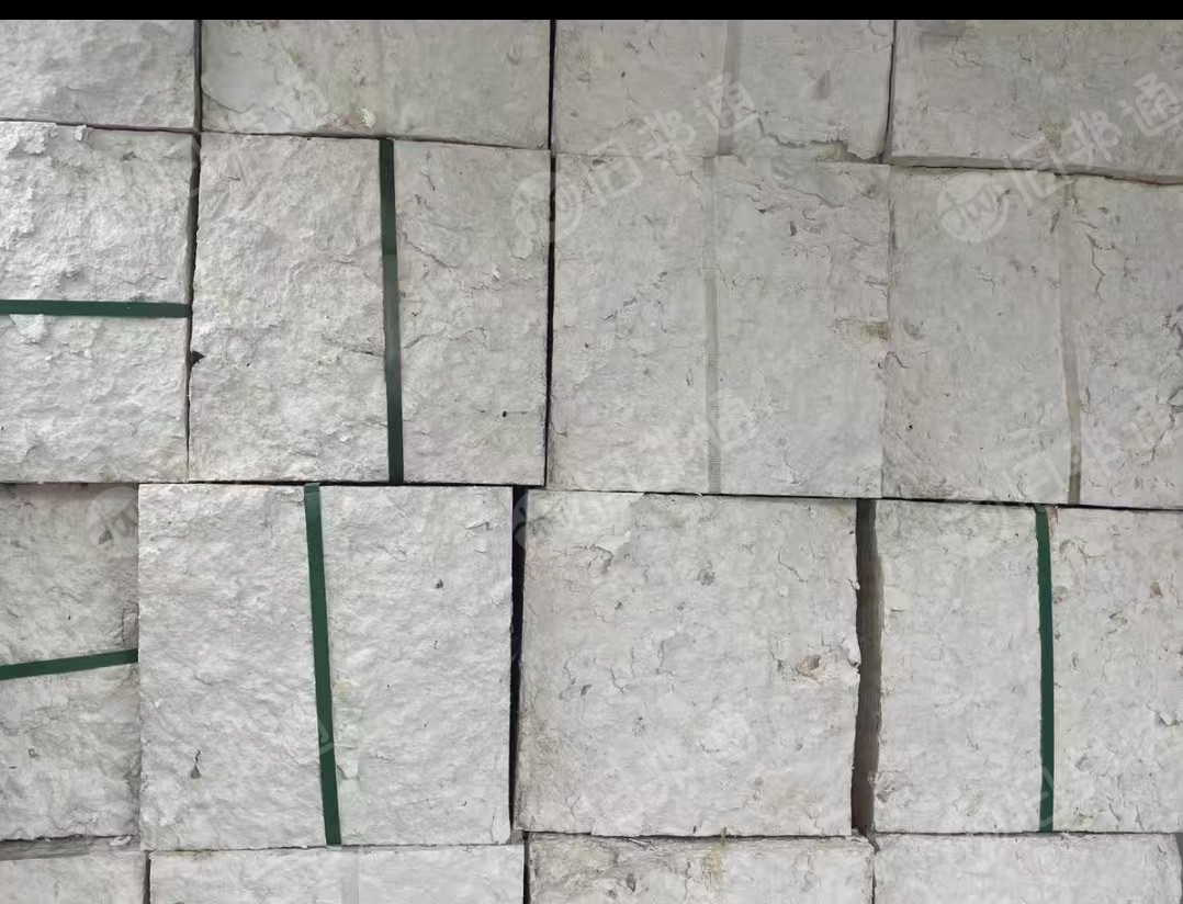 长期出售泡沫冷压块，干净整齐，现货8-9吨左右