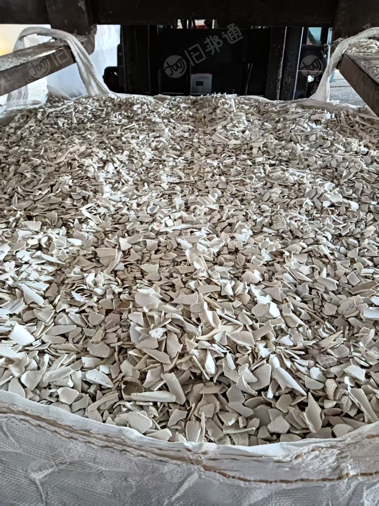 出售PVC大小管破碎料，小管占90%左右，月供几十吨