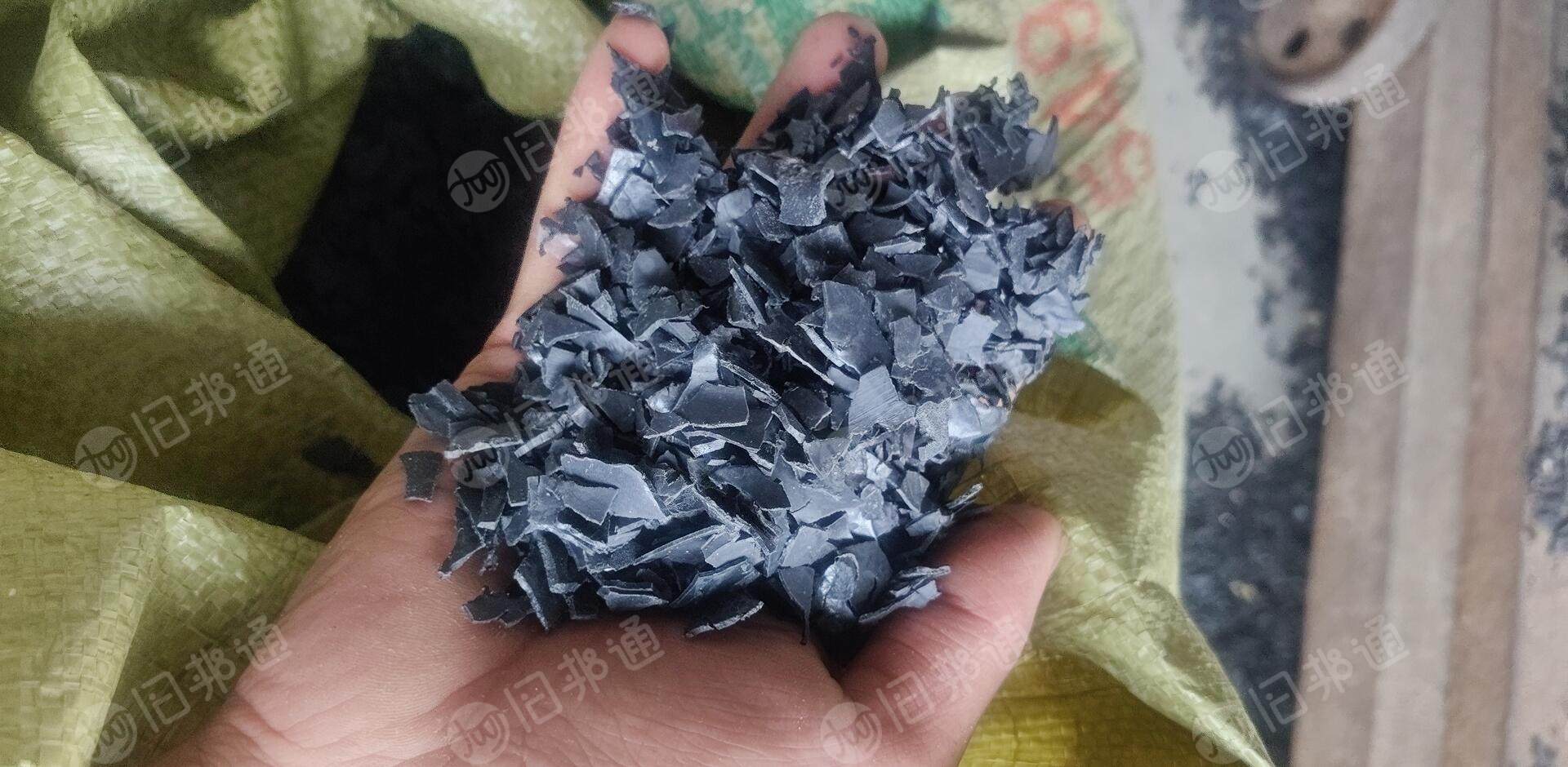 长期出售PVC汽车内饰破碎料，工作台皮子粉碎料，每个月30吨左右