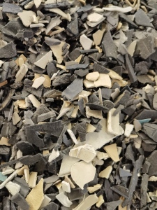 出售PP汽车内饰破碎料，保险杠破碎料，月供200吨