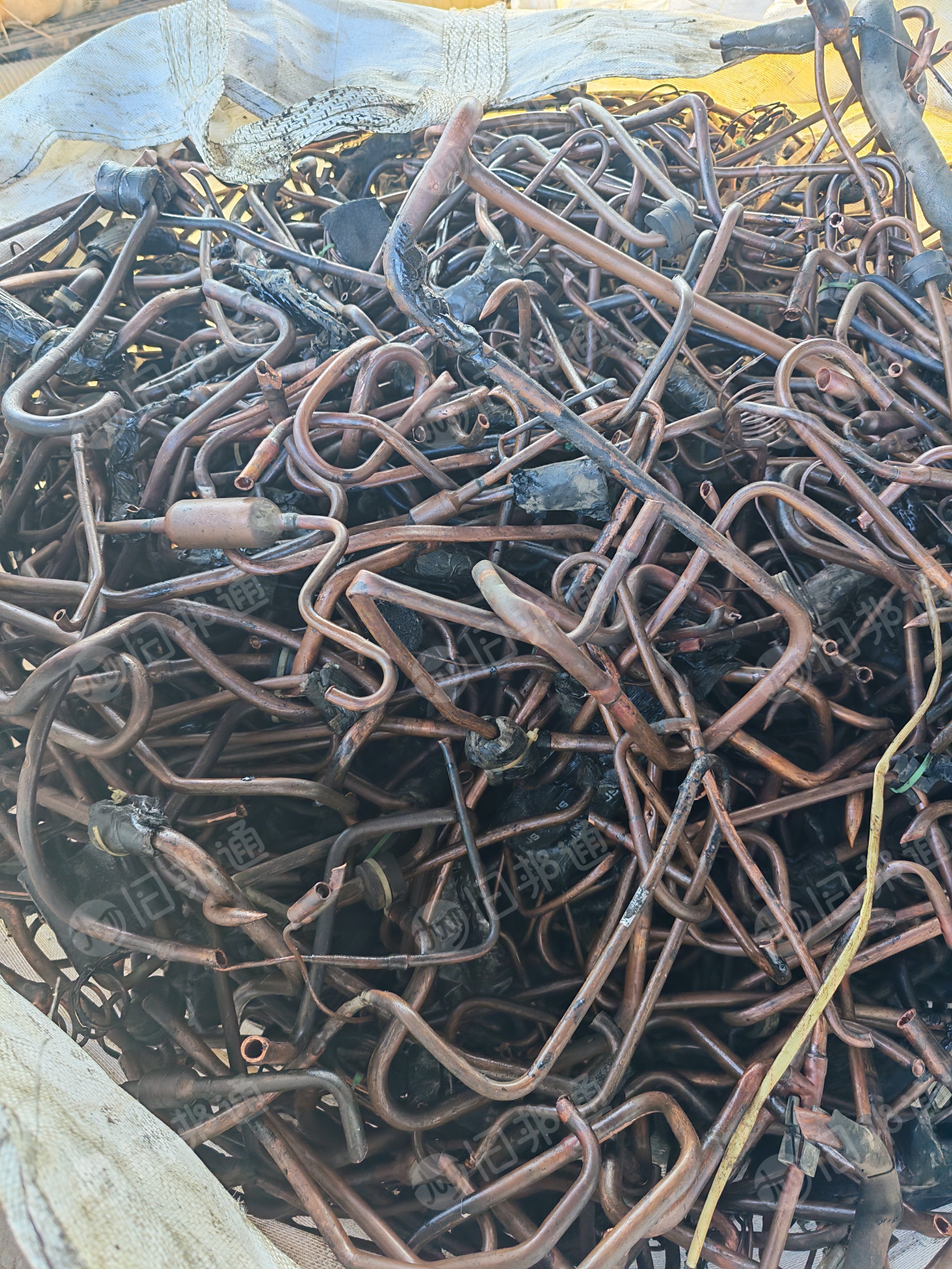 出售空调管废料（废铜管，含胶），月供100吨