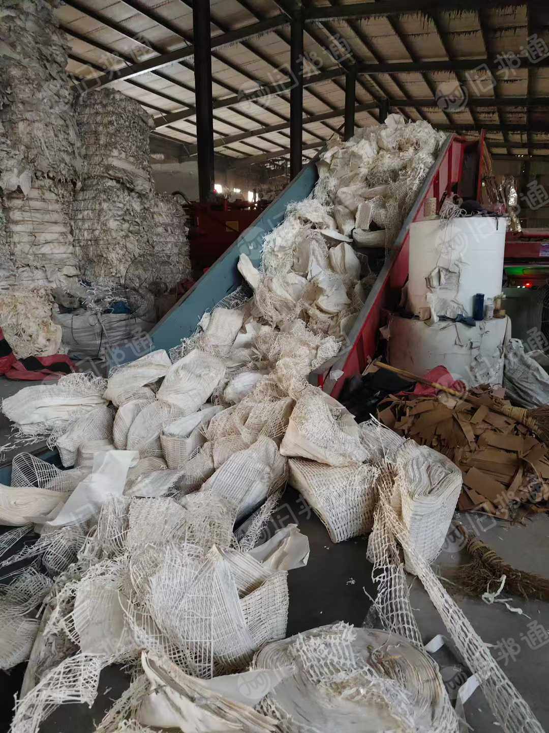 出售白色餐盒刀叉纸压块