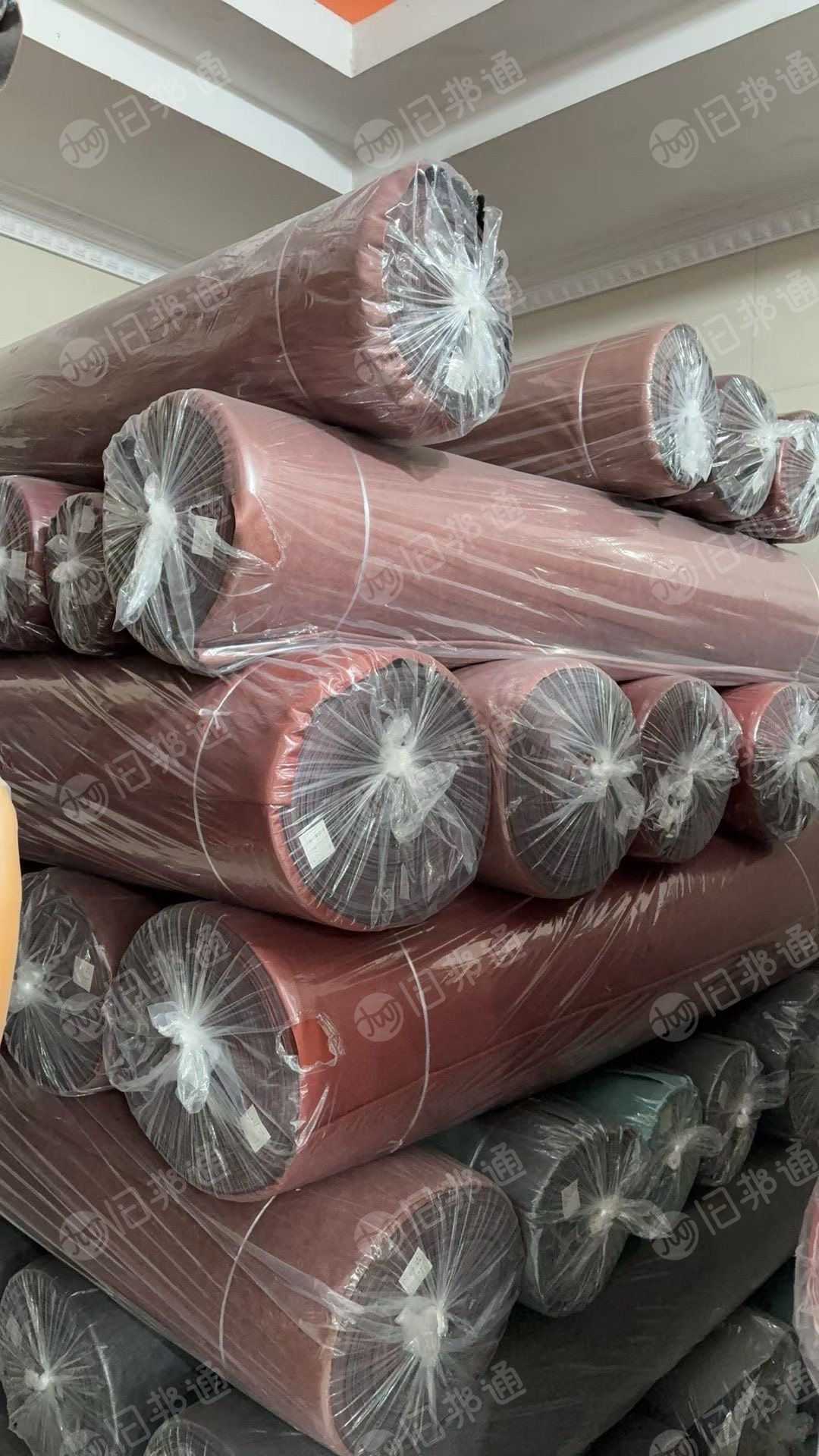 长期出售库存沙发布，库存科技布，都是复合单面绒，门幅1.48左右，克重不一，现货有几万米