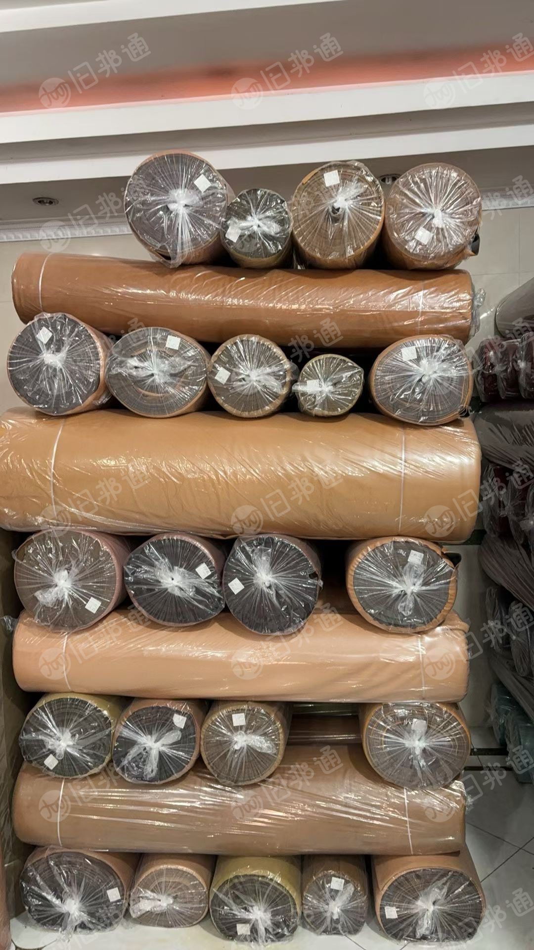 长期出售库存沙发布，库存科技布，都是复合单面绒，门幅1.48左右，克重不一，现货有几万米