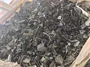 出售油桶破碎料，pe破碎料