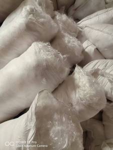 长期出售纤维生产企业下来的高分子废丝，PE废丝，高强废丝，无胶，现货有9.6米一车，货在河北石家庄