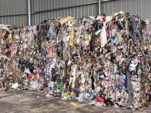 长期回收废布料，涤纶废布，涤氨废布 ，造粒后做塑料降解用，每个月需要1000多吨