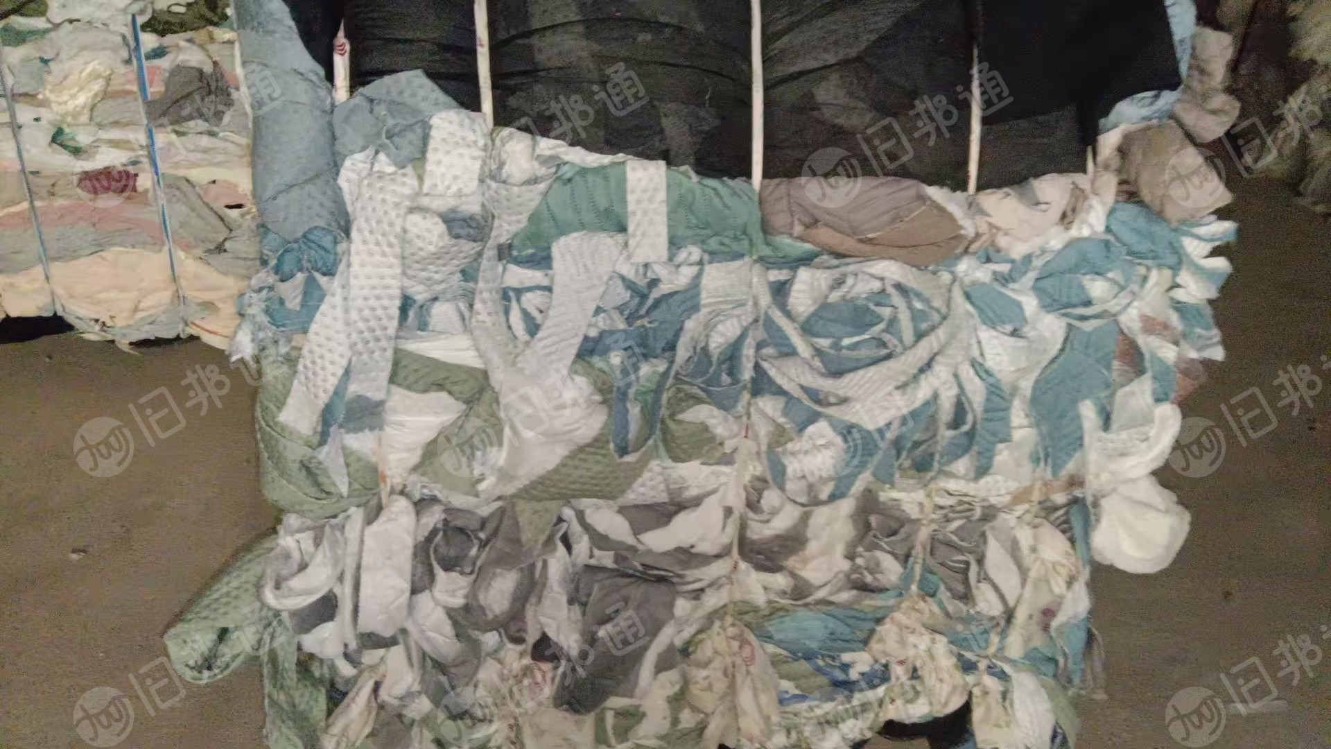 长期出售家纺下脚料，超声波边角料，绗棉边角料，有分浅色跟深色，开花用，月供三四十吨