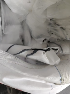 出售PE膜废料，带胶的，月供10来吨