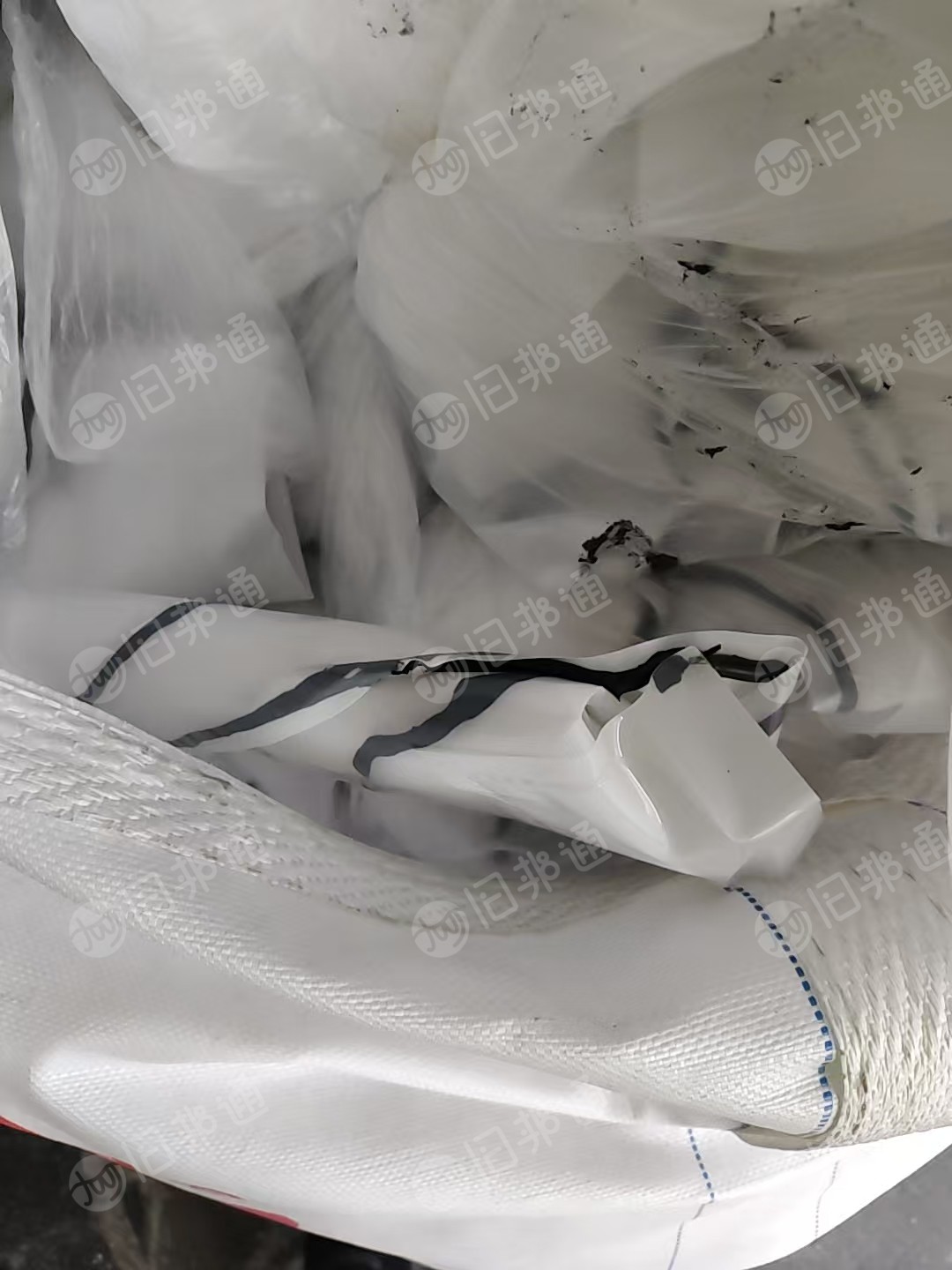 出售PE膜废料，带胶的，月供10来吨