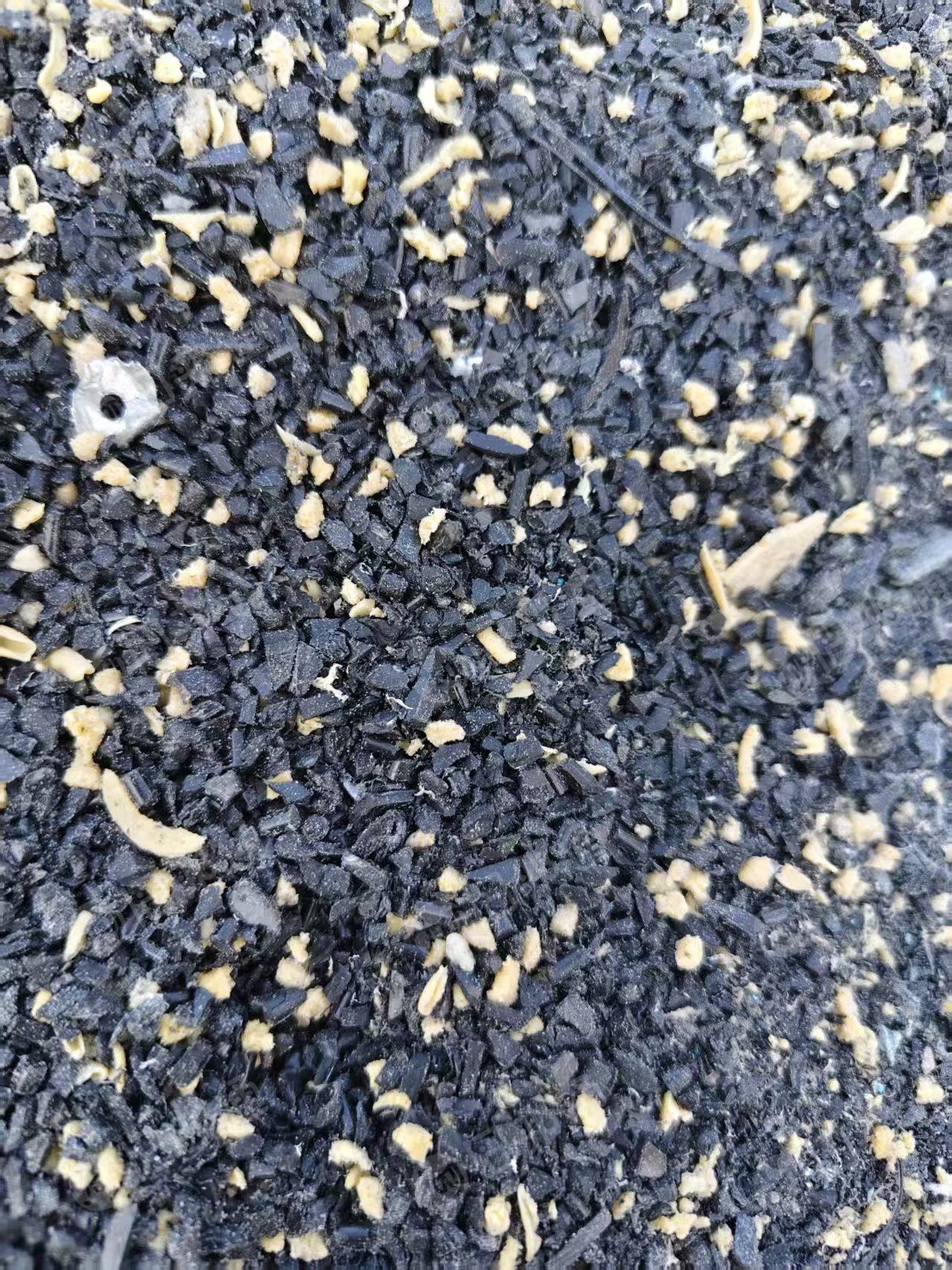 出售橡塑材质粉碎料，现货15/16吨