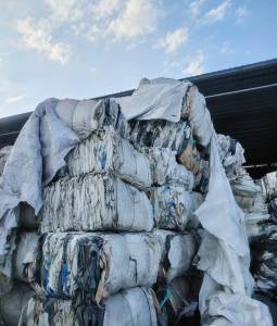 出售废旧吨包，装锌粉下来的，有残留，出七折左右，现货30吨