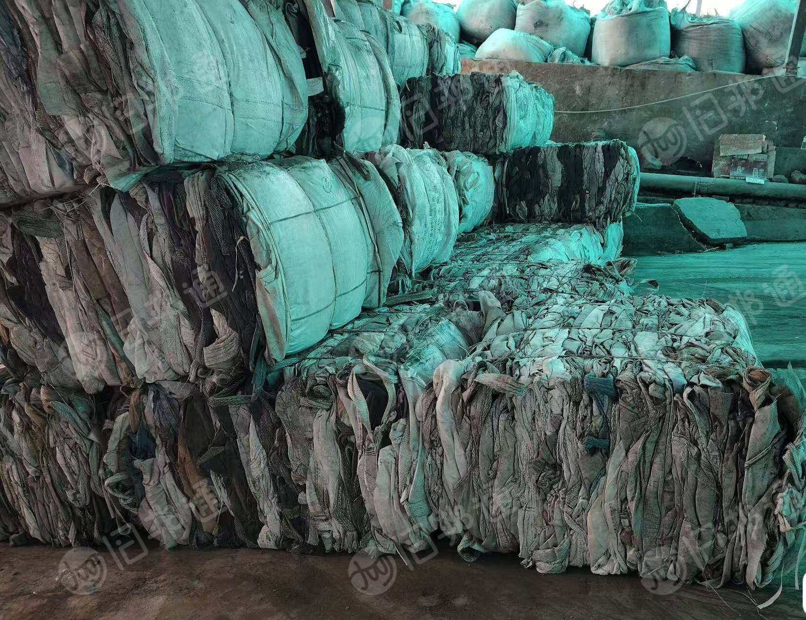 出售废旧吨包，装锌粉下来的，有残留，出七折左右，现货30吨