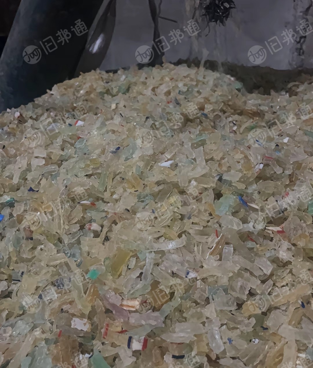 出售软质PVC钢丝管破碎料，比重1.32，无钙粉，可调色