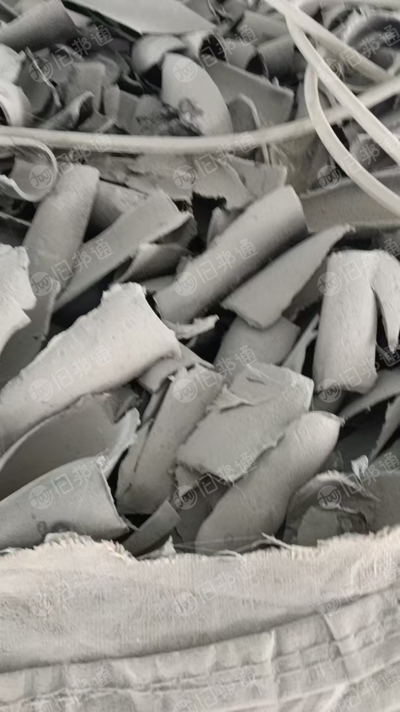 出售装过涂覆液的桶做的破碎料，现货7吨左右