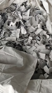 出售装过涂覆液的桶做的破碎料，现货7吨左右