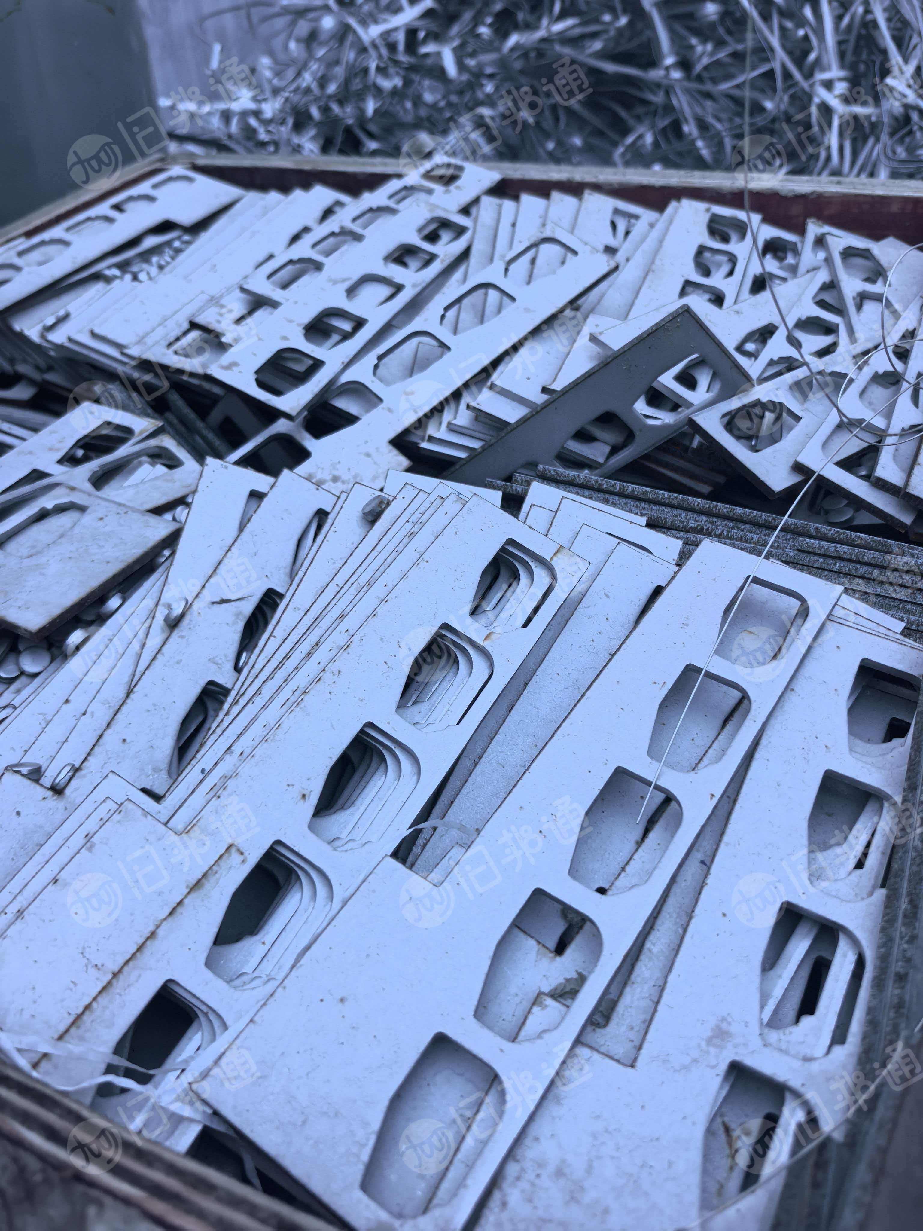 出售不锈铁边料，410的，现货50吨左右