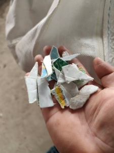 出售涂料桶破碎料，带字、无字都有，清洗甩干，月需300吨