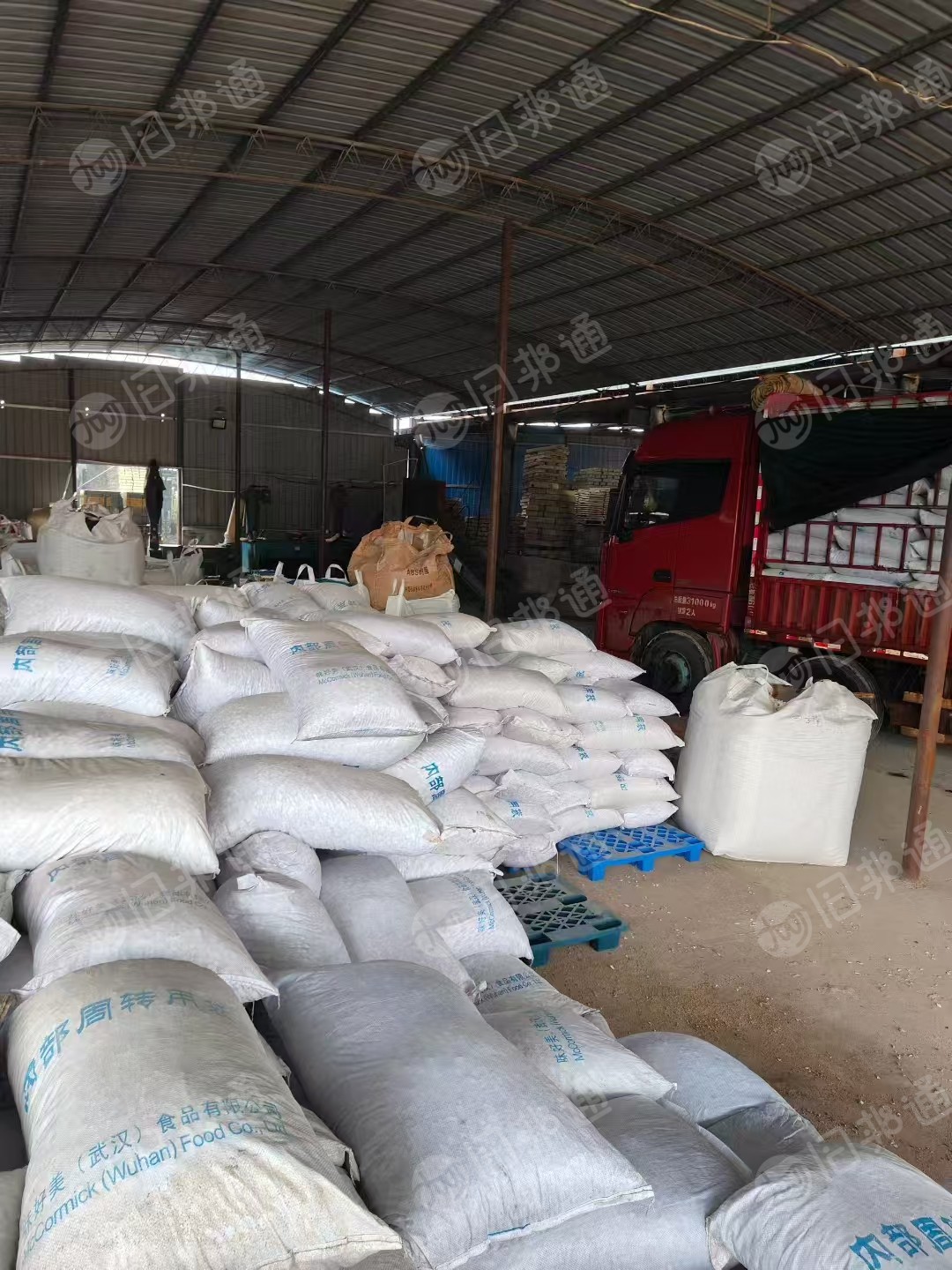 出售涂料桶破碎料，带字、无字都有，清洗甩干，月需300吨