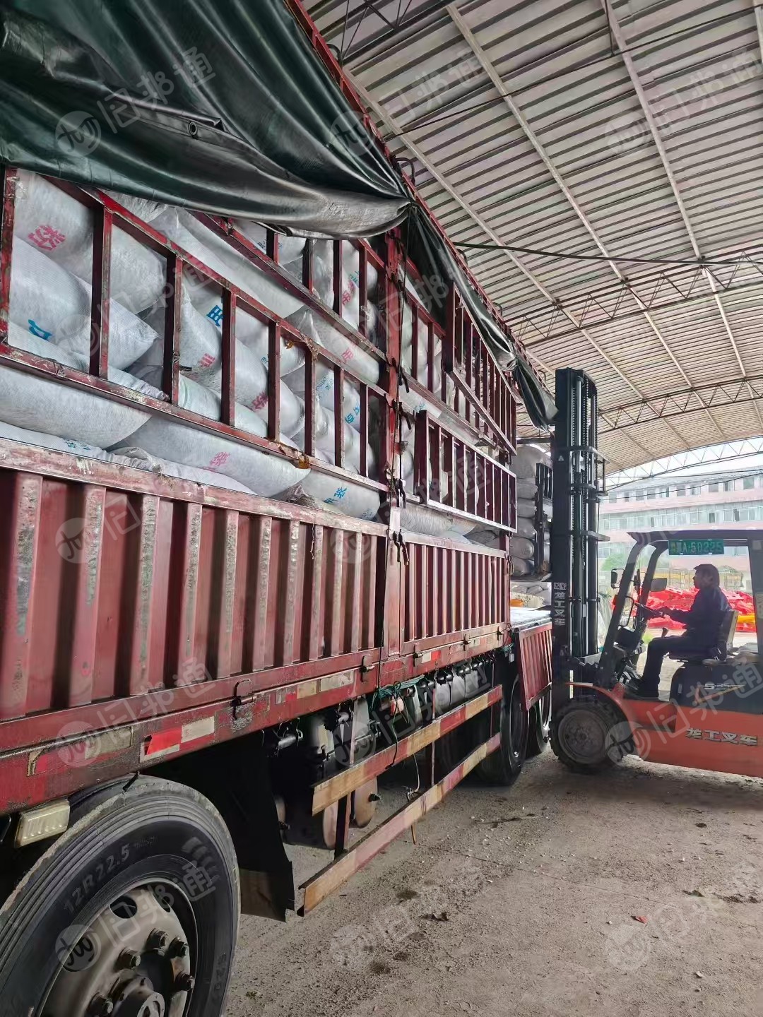 出售涂料桶破碎料，带字、无字都有，清洗甩干，月需300吨