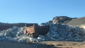 出售苹果反光膜废料，现货几百吨