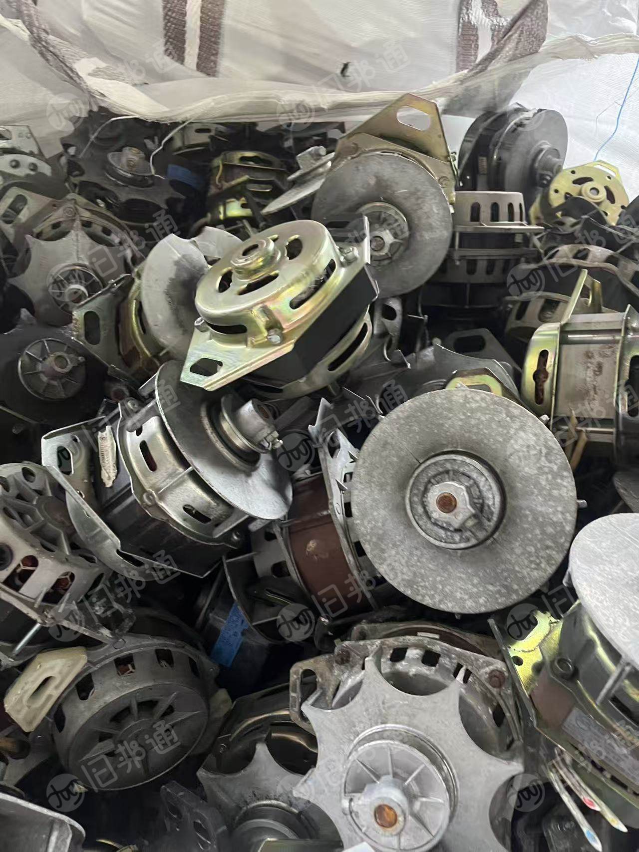 出售空调铜管，电机，废铁粉碎料，长期有货