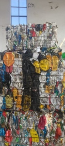 出售PP涂料桶压块，花桶压块，现货17吨