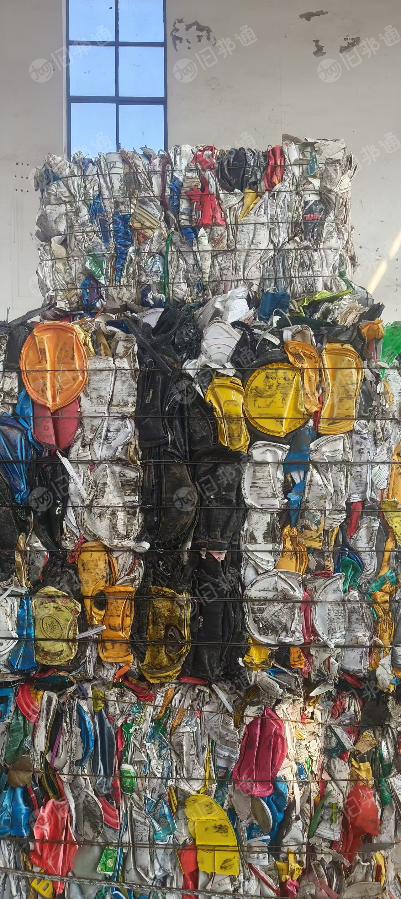 出售PP涂料桶压块，花桶压块，现货17吨