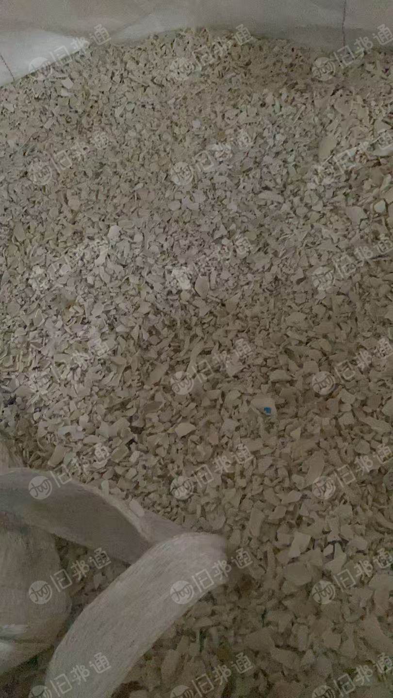 出售PVC破碎料,碳晶板和白扣板,现货一挂多,