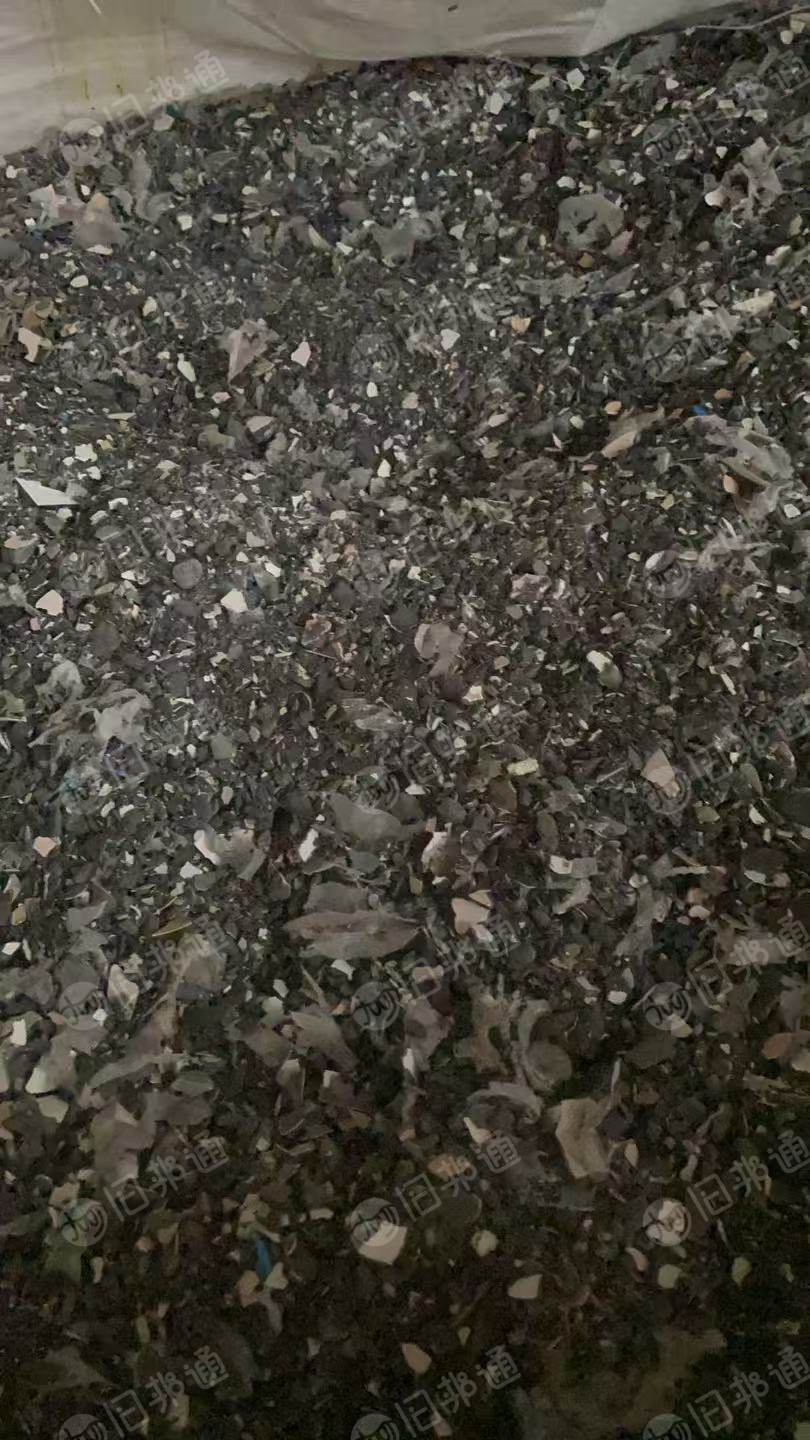 出售PVC破碎料，碳晶板和白扣板，现货一挂多，