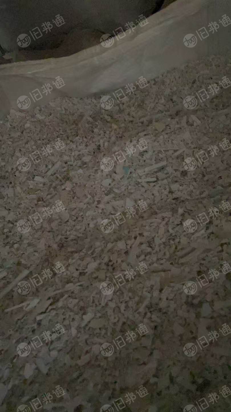 出售PVC破碎料,碳晶板和白扣板,现货一挂多,