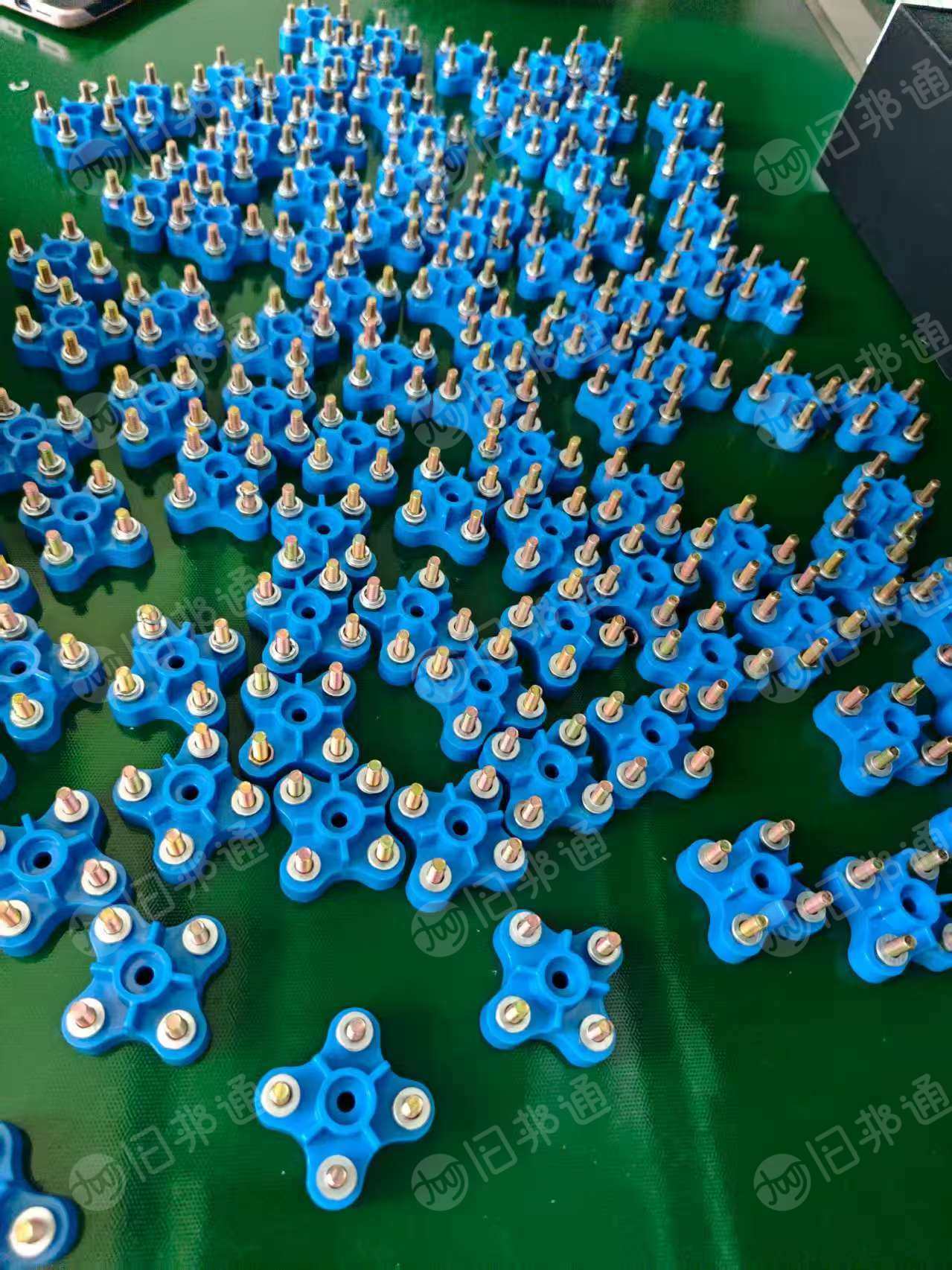 求购PC破碎料,灯罩的和水桶料破碎的都可以,用来做蓝色的产品