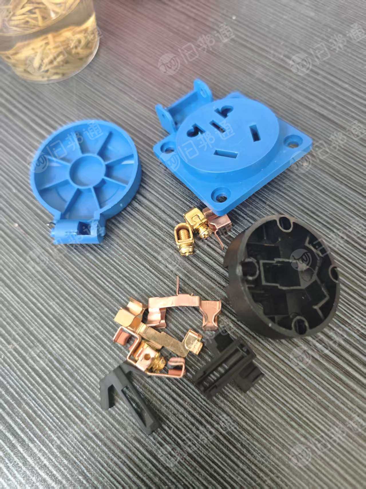 求购PC破碎料，灯罩的和水桶料破碎的都可以，用来做蓝色的产品