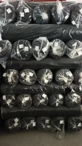 长期出售服装库存布，雪尼尔库存布，门幅160克重280，现货有10来吨，货在浙江绍兴