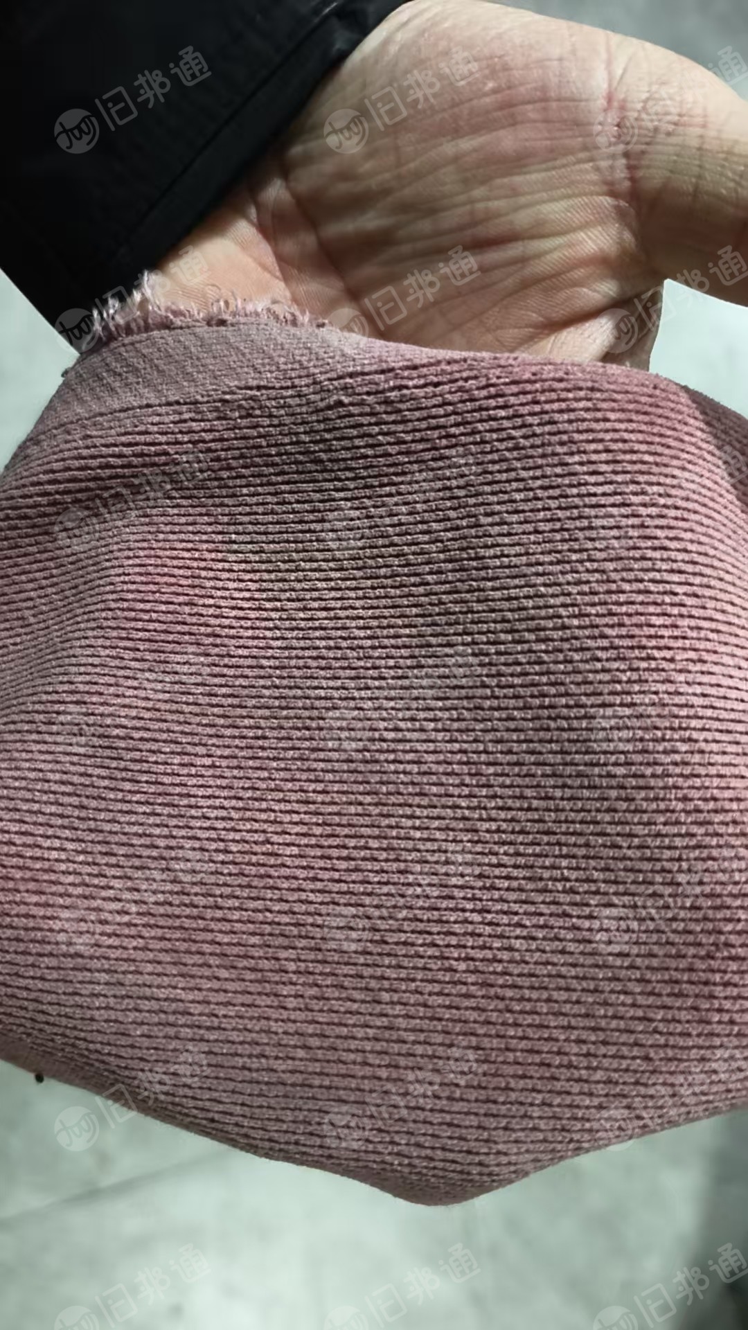 长期出售服装库存布，雪尼尔库存布，门幅160克重280，现货有10来吨，货在浙江绍兴