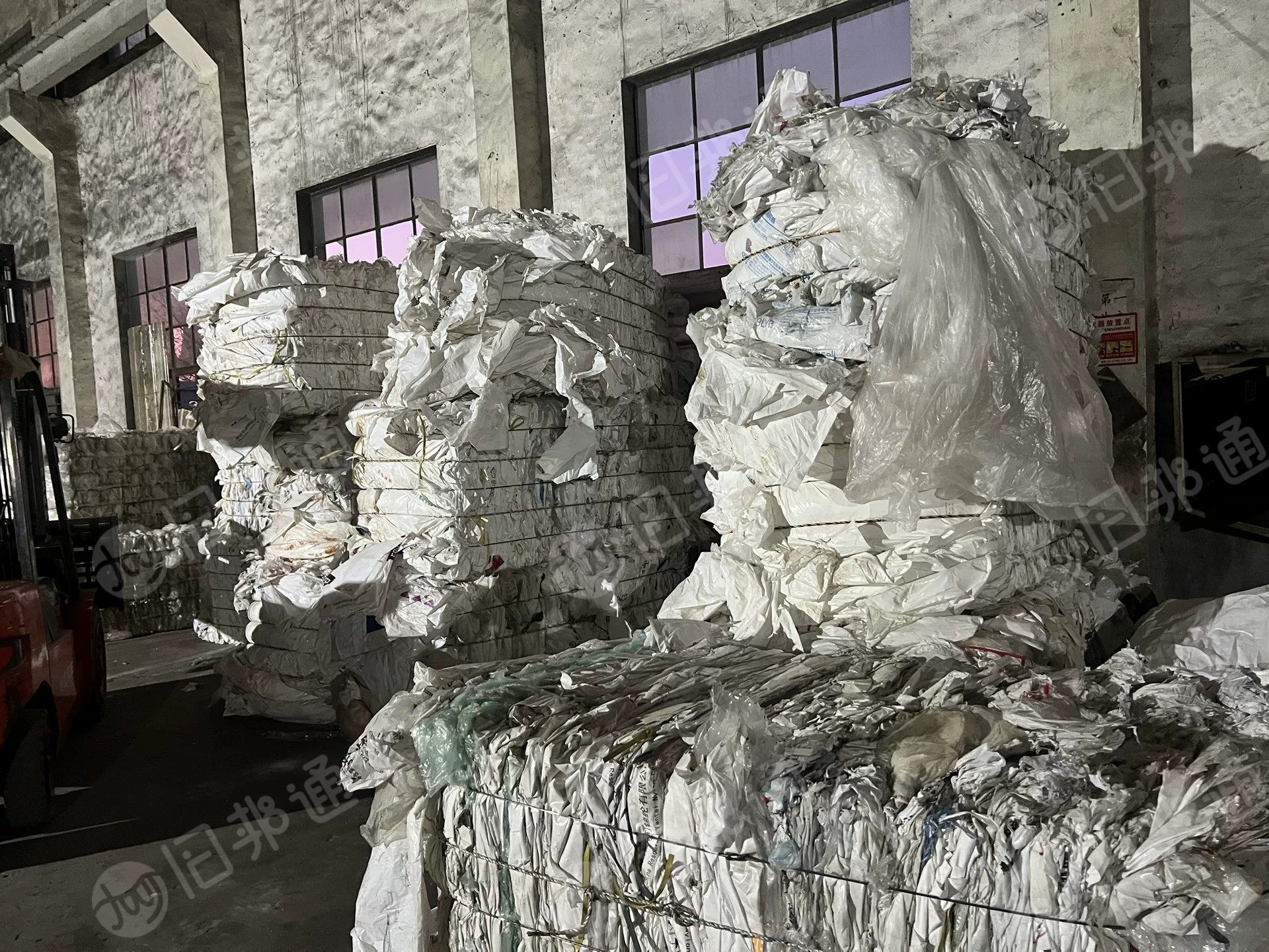 长期出售水洗乳白袋废料，现货6.8一车，出9.3折以上