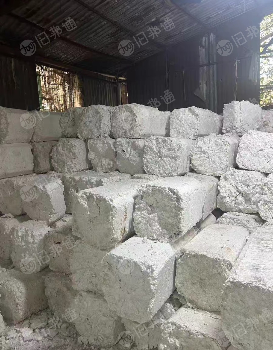 长期出售eps冷压块，社会料厂货混一起，月供30吨