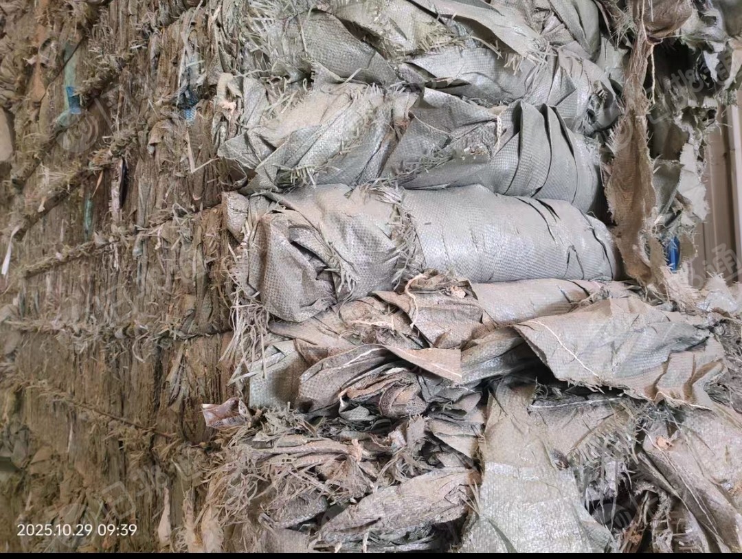 长期出售装米糠下来的编织袋废料，现货10吨左右