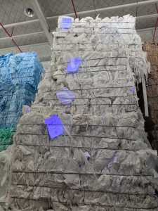 出售原木浆印花原纸，白度84，荧光筒照射效果如图：无再生，无荧光，低克重占比85