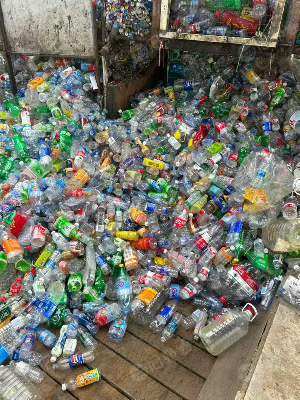 长期出售三色瓶砖，现货10多吨