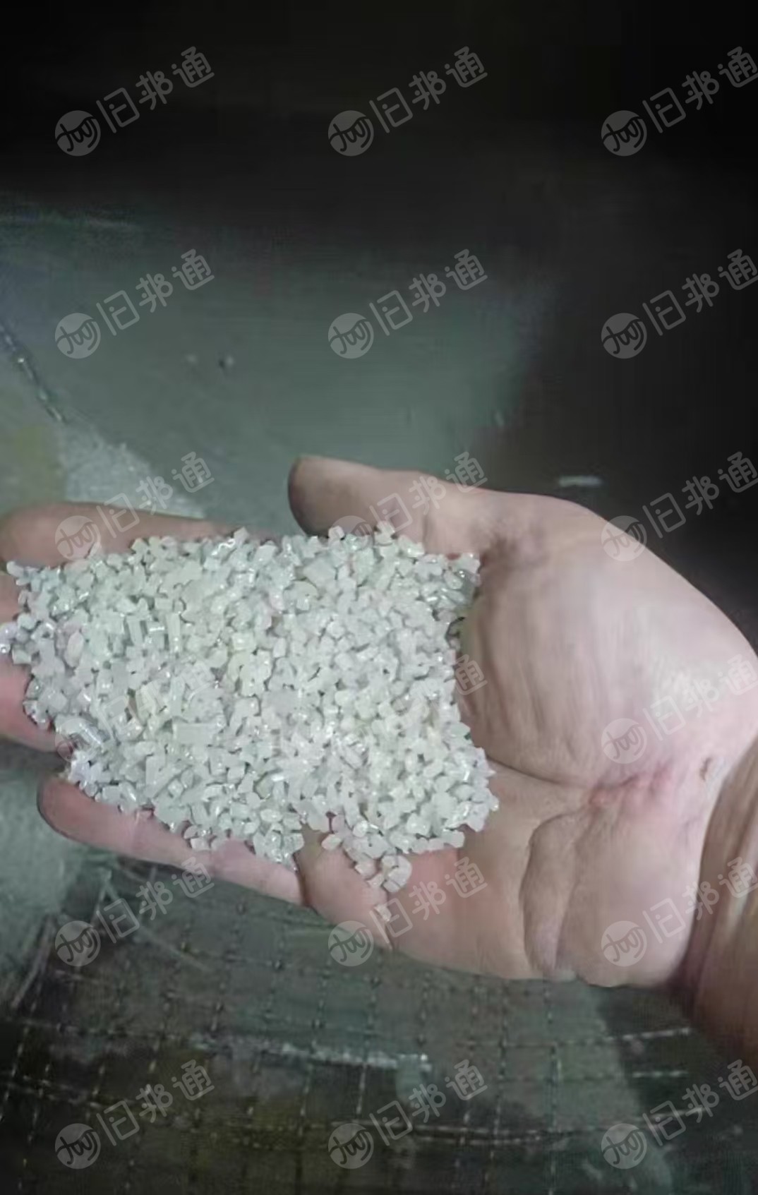 长期出售pe颗粒，拉丝膜和胶纸打出来的，月供35吨